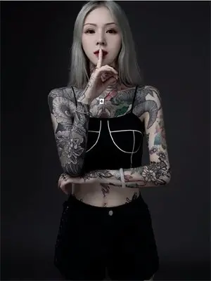 烟火纷纷照明月越越最新章节